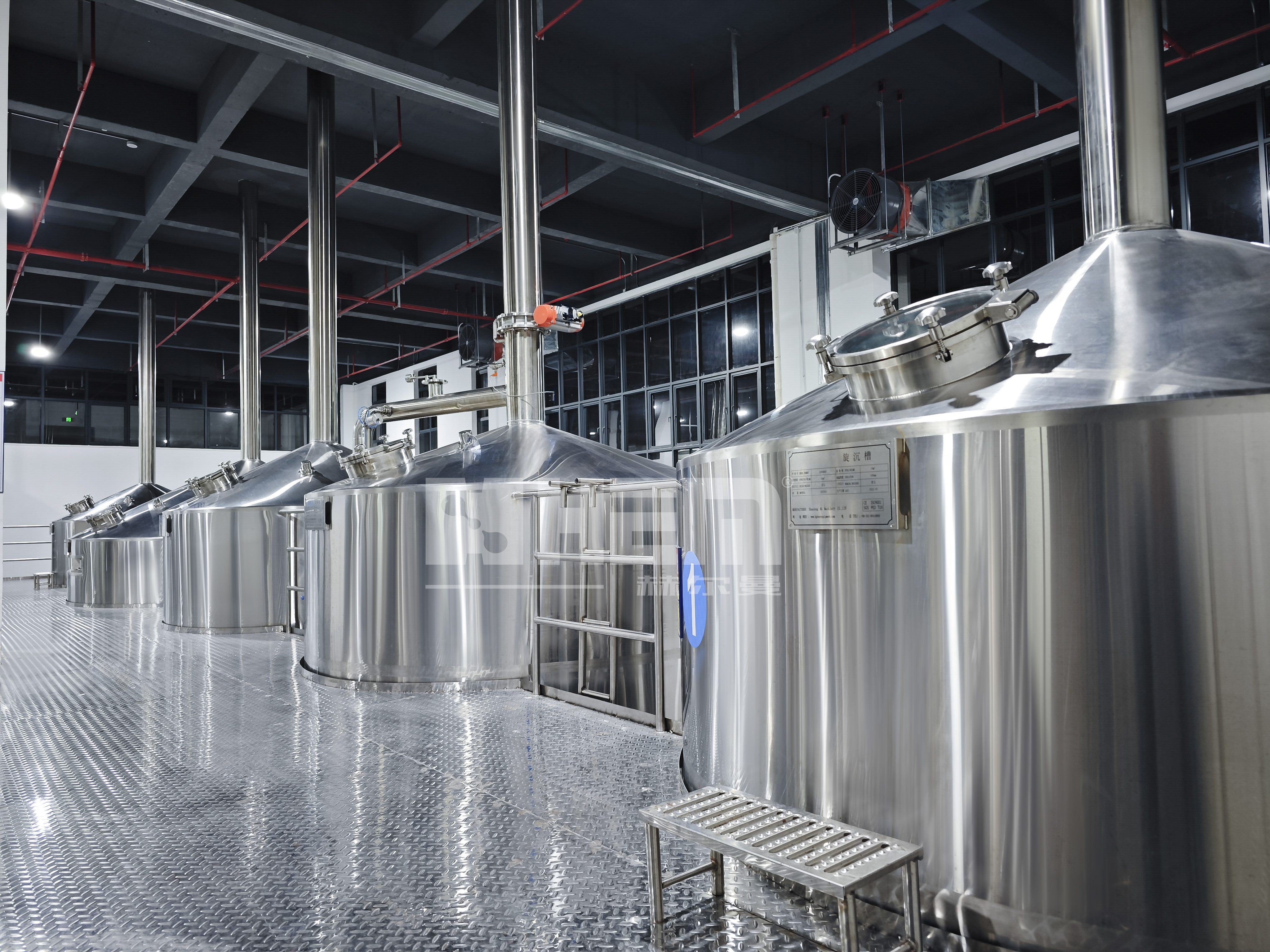 承建啤酒厂选对专家！山东赫尔曼，承包中国65%以上中大型精酿交钥匙工程